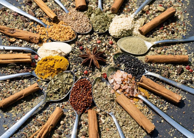 ayurveda : les herbes et les épices pour le printemps
