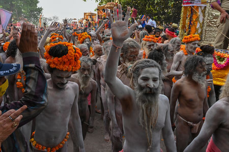 Maha Kumbh Mela : le cortège pour débuter les festivités