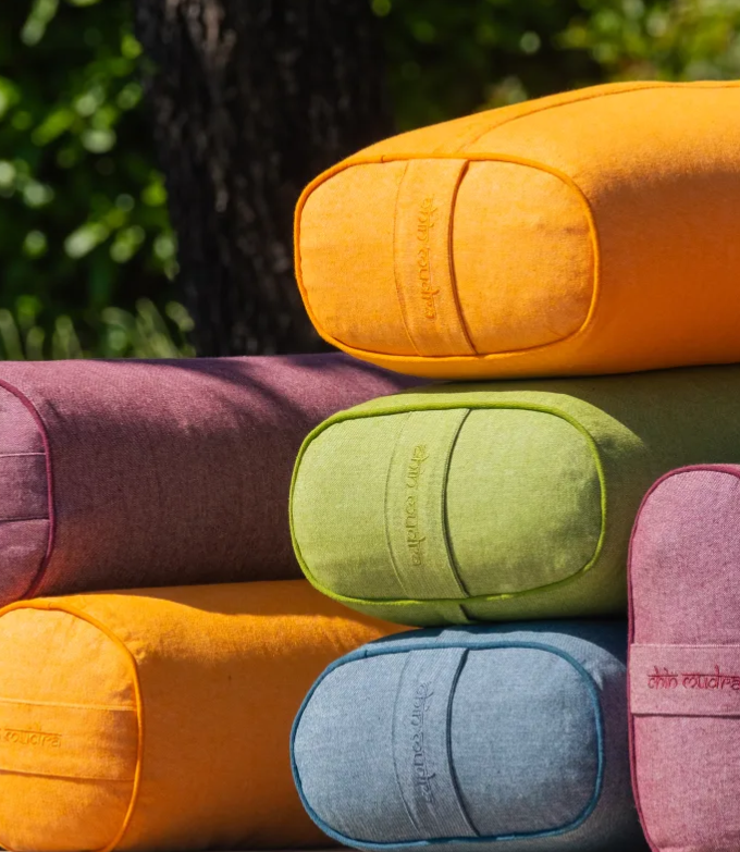 Invitez le chanvre bio dans vos séances de yoga La collection Chanvre bion Air de provence par Chin Mudra