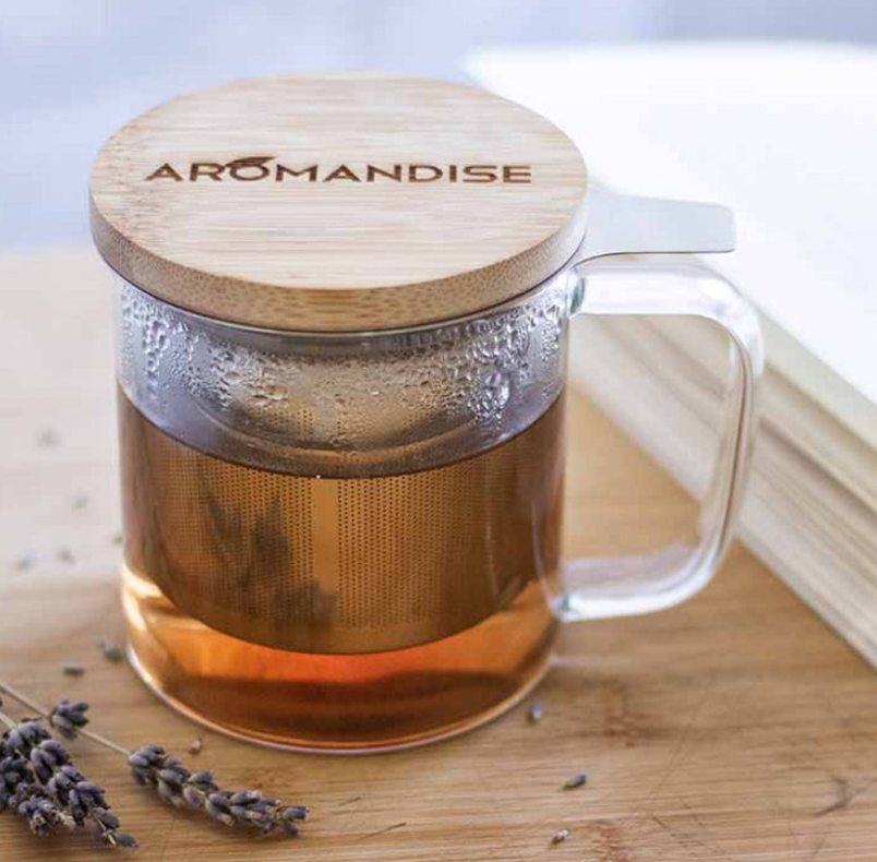 Le mug en verre et son filtre accompagné d'un couvercle pour vos thés et vos infusions