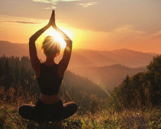 Séance de yoga : Suivez la course du soleil !