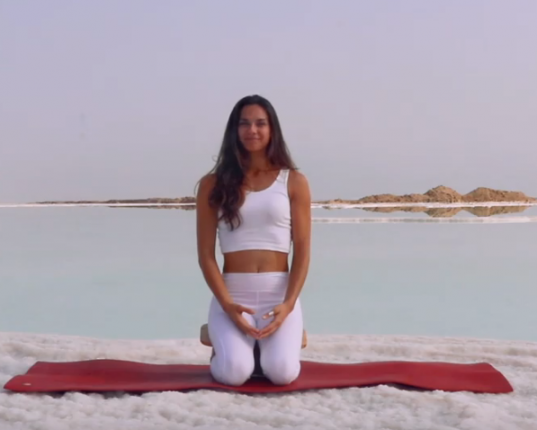 Séance de méditation vidéo au bord de la Mer Noire