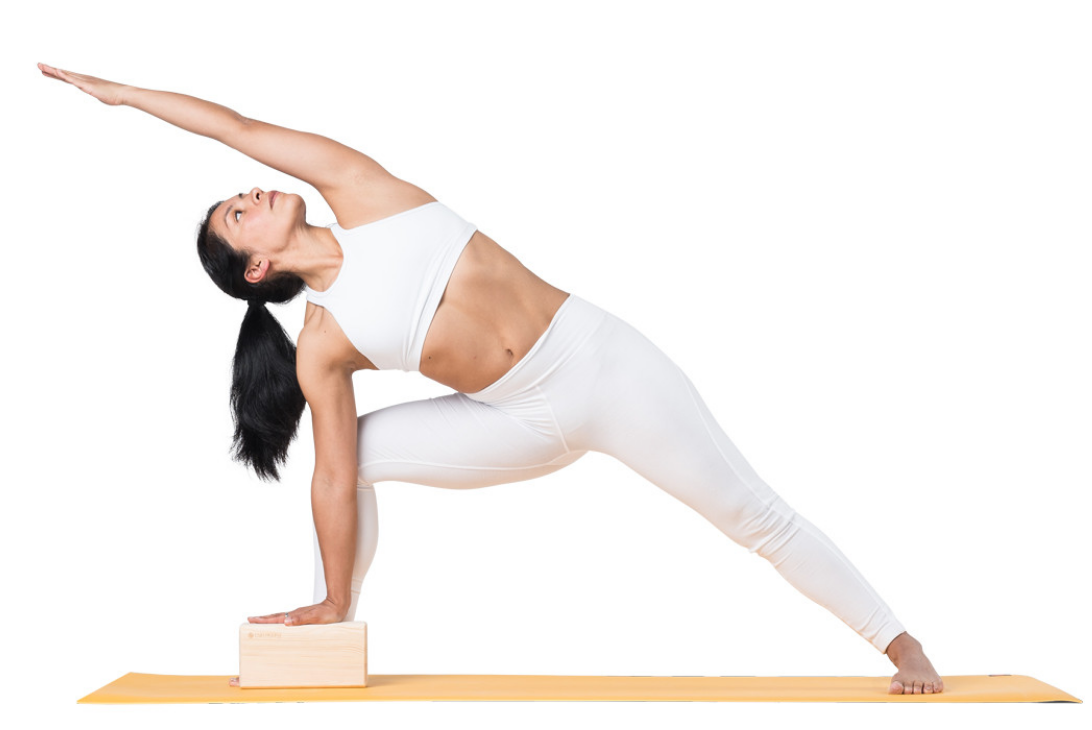 Aidez-vous d'une brique de Yoga pour faciliter vos postures de yoga