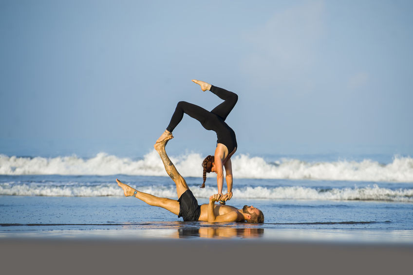 Pratiquer le yoga en couple, une bonne idée